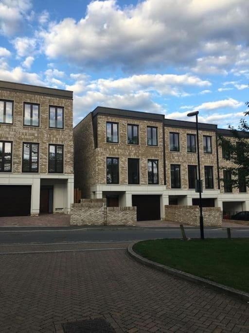 Amazing New Built Townhouse With Garden In London Villa Hendon Exterior photo