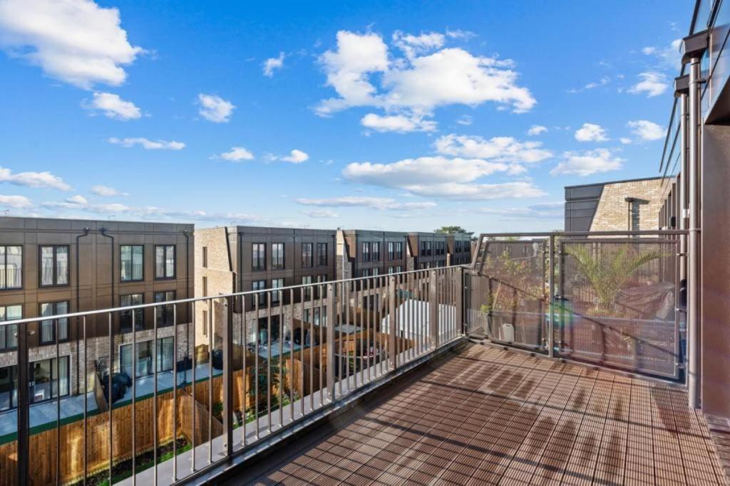 Amazing New Built Townhouse With Garden In London Villa Hendon Exterior photo